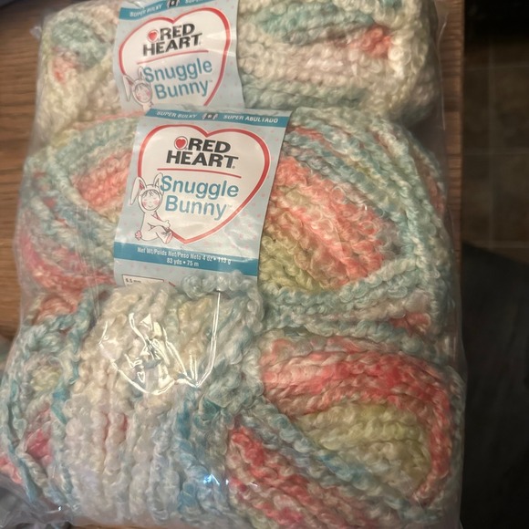 Red Heart Snuggle Bunny Yarn Goldfish Super Bulky 3 Skeins Lot 100% Acrylic - Picture 6 of 6